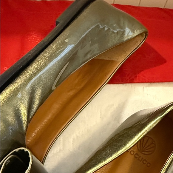 COCLICO Yale Loafer Metallic Gold Flats - Picture 12 of 14
